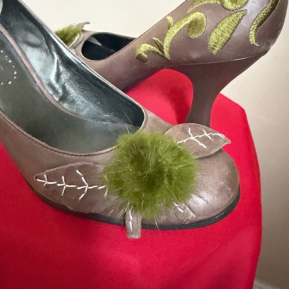 Nine West Brown Pumps with Green Accents. Super duper cute. - Picture 5 of 7